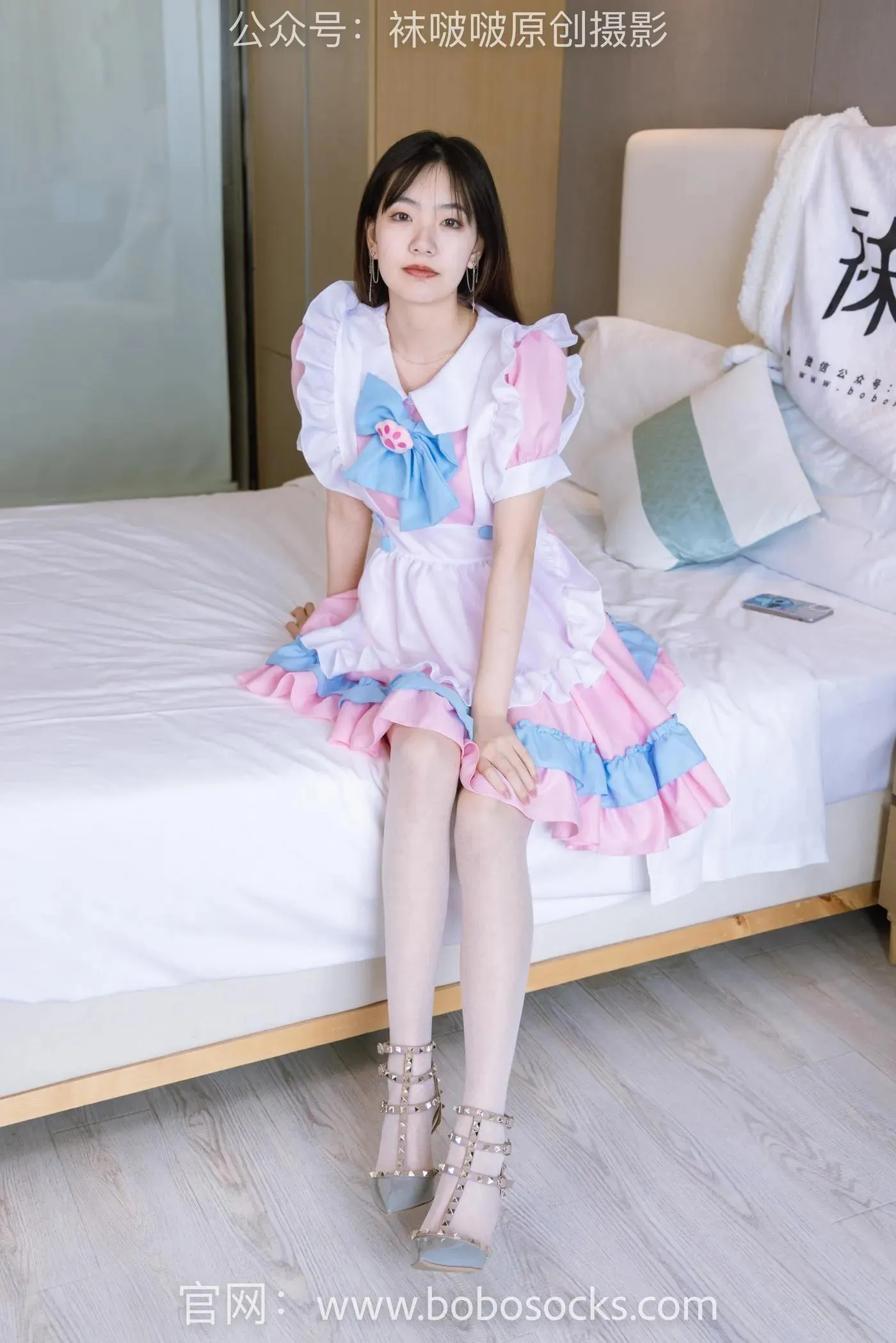 [BoBoSocks袜啵啵]NO.154 小甜豆-两双高跟鞋、珠光白丝、女仆装 [200P]插图9